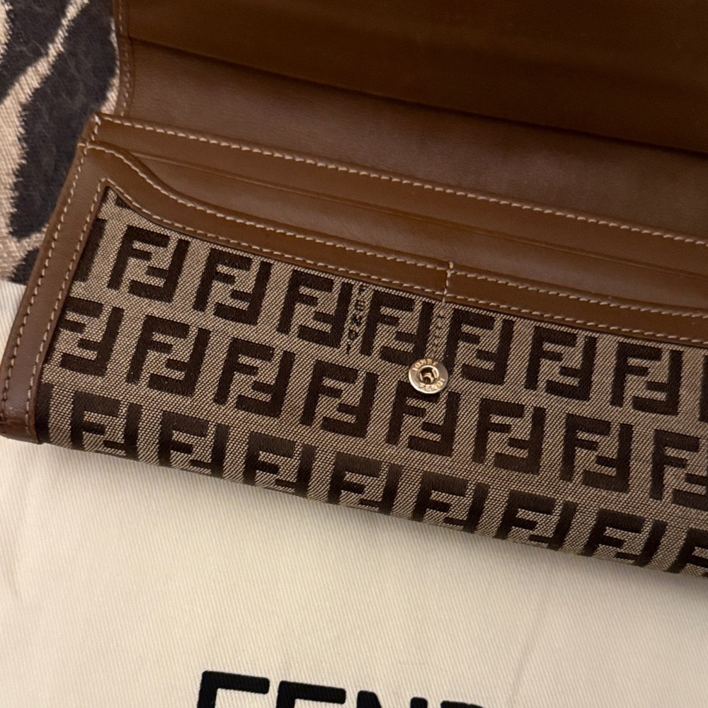 Fendi RARE Kisslock Zucca Wallet EUC - Picture 9 of 17